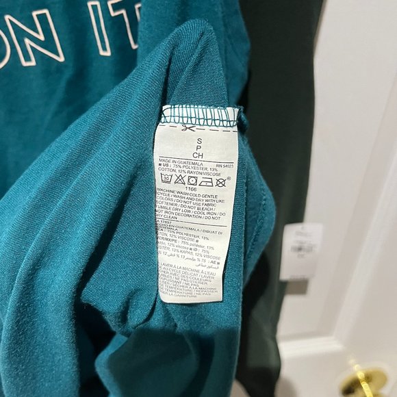 Set of 2 Muscle Tanks (Gap/Old Navy) - Picture 5 of 12